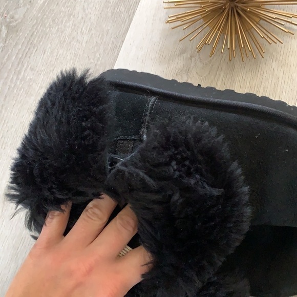 UGG Bailey Button Black Boots size 6 leather sheepskin lining winter cozy - Picture 14 of 16